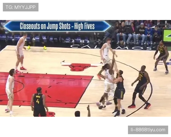 一次看懂！NBA赛场如何区分防守犯规与进攻犯规的具体判罚依据